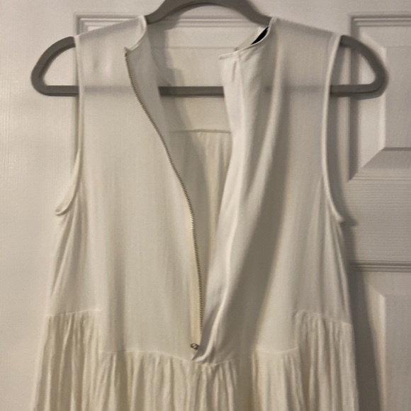 VINCE Dress Maxi size M white color length 50” bust 32” perfect for summer - Picture 7 of 16